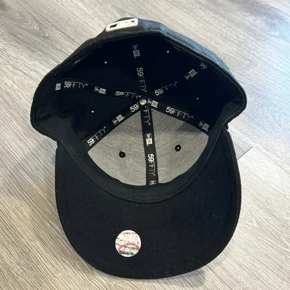 Toronto Blue Jays New Era Fitted Baseball Hat Cap 7 1/8 Black Logo - Picture 8 of 11